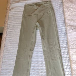 NWOT- lululemon - Size 4TALL Leggings